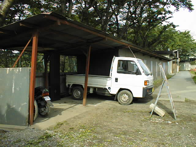 グラウンド南端の駐車場